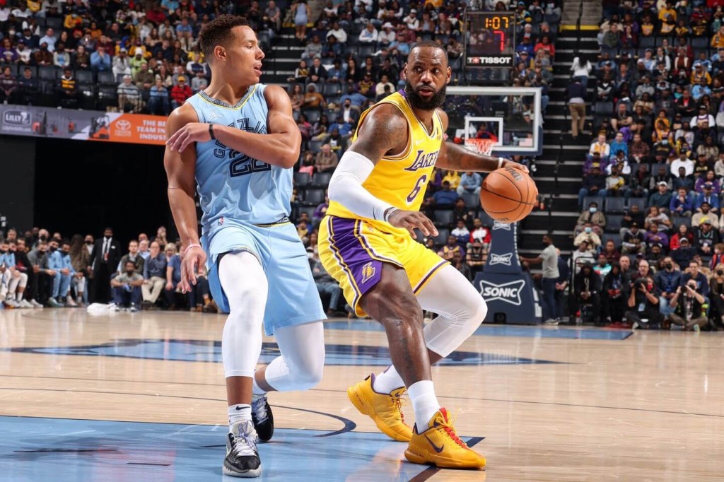 Are the Lakers in trouble after game 2&nbsp;loss?